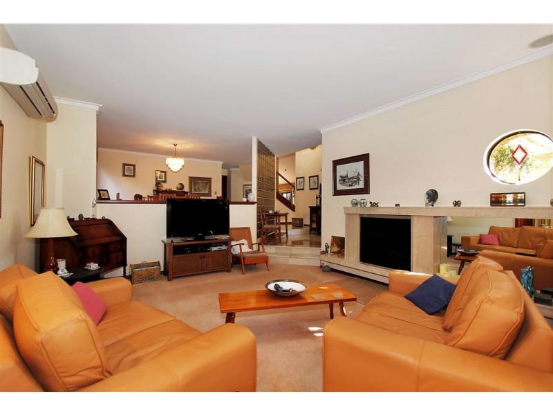 4 Buttel Top, Winthrop WA 6150