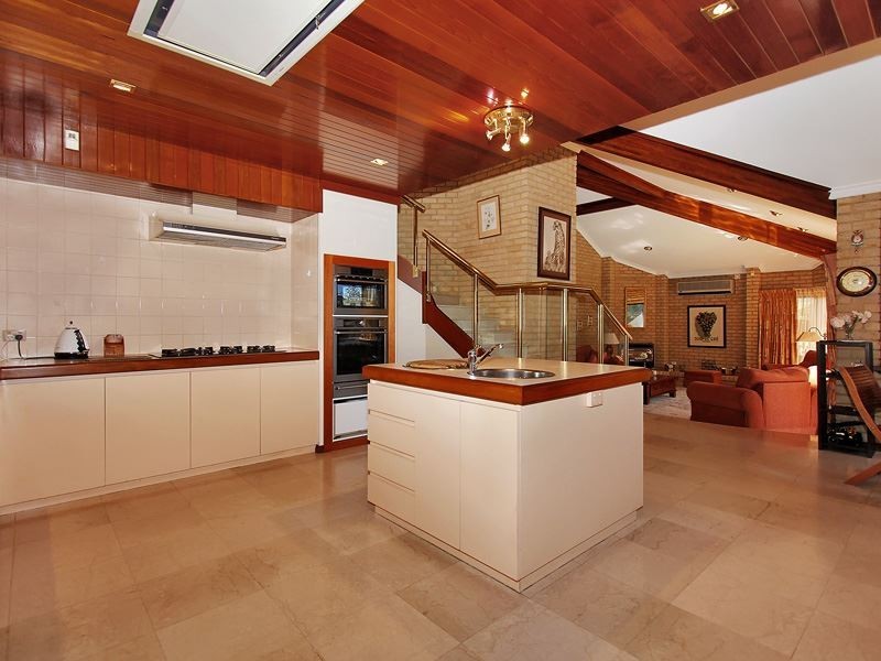 4 Buttel Top, Winthrop WA 6150