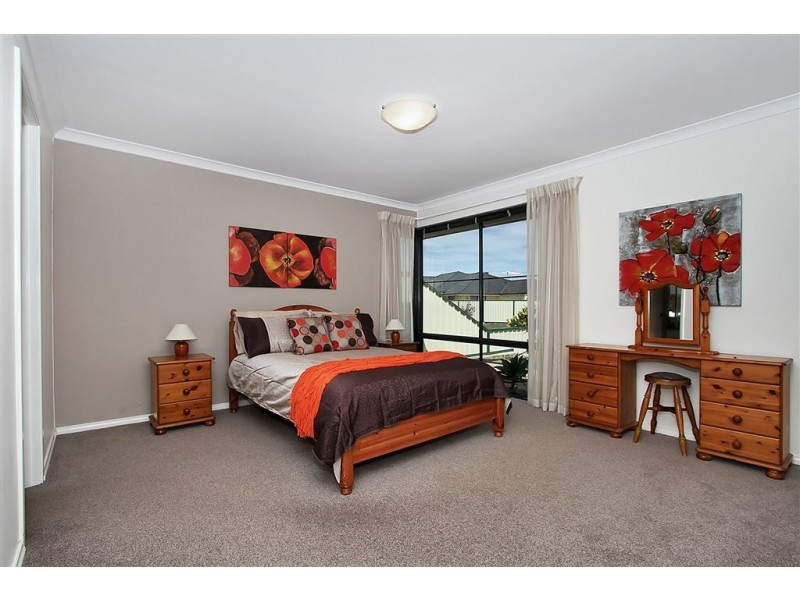 11 Staaten Street, Hammond Park WA 6164