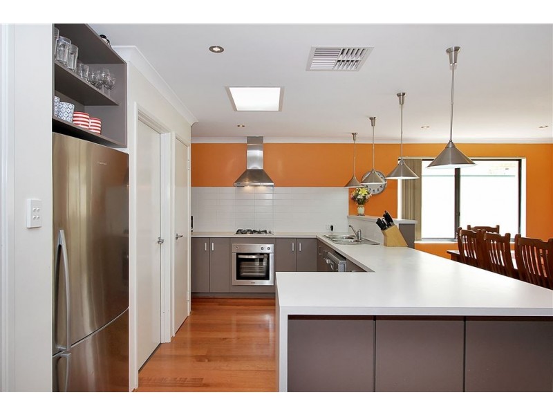 11 Staaten Street, Hammond Park WA 6164