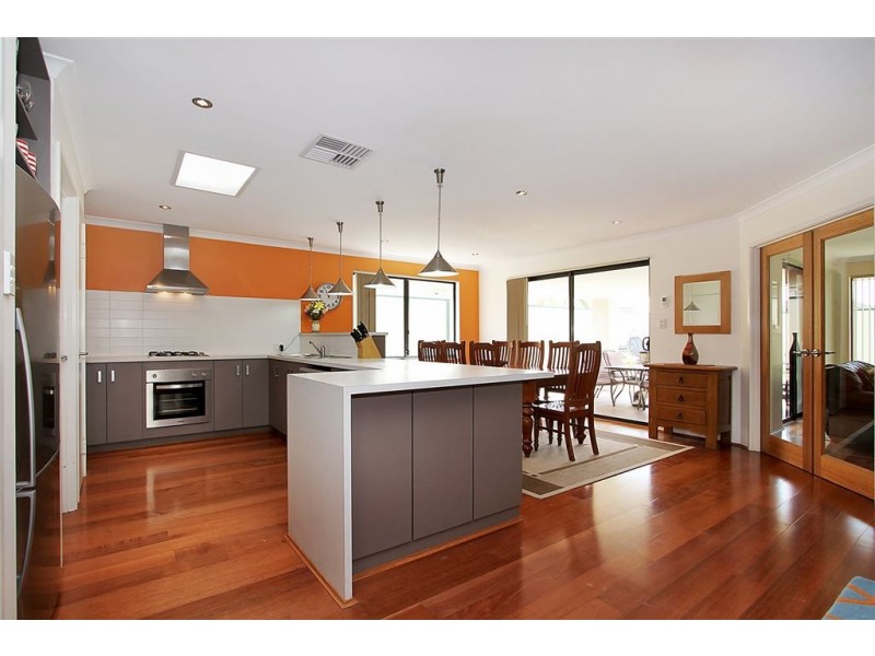 11 Staaten Street, Hammond Park WA 6164