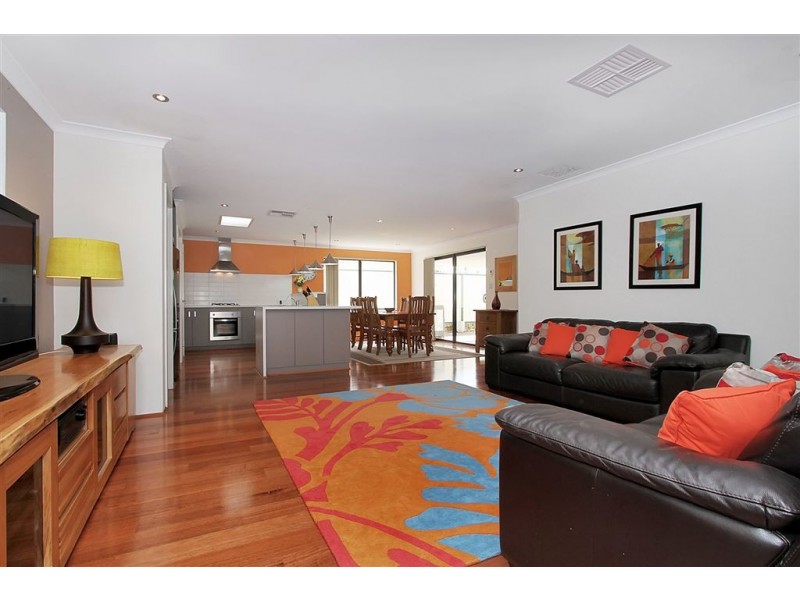 11 Staaten Street, Hammond Park WA 6164