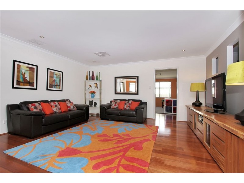 11 Staaten Street, Hammond Park WA 6164