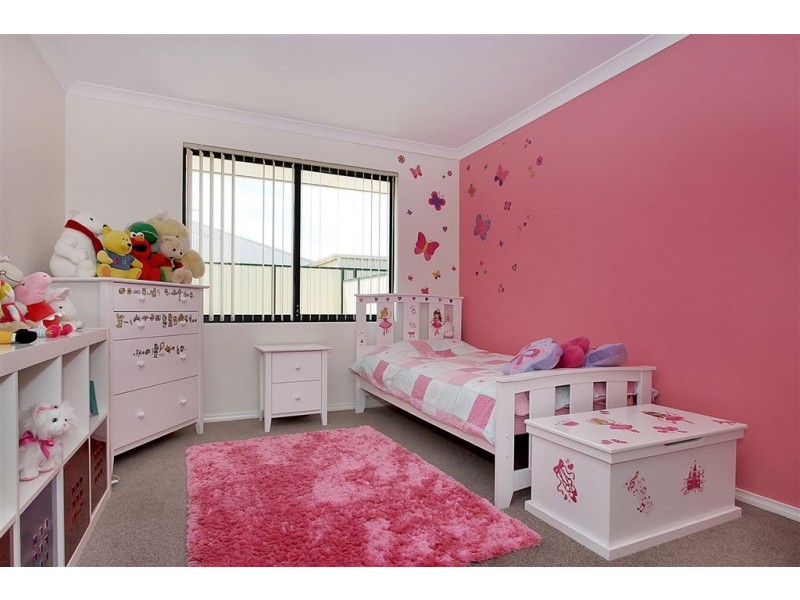 11 Staaten Street, Hammond Park WA 6164