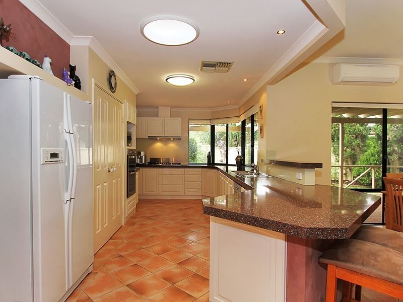 66 Peterborough Circle, North Lake WA 6163