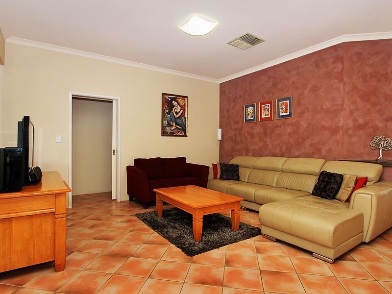 66 Peterborough Circle, North Lake WA 6163