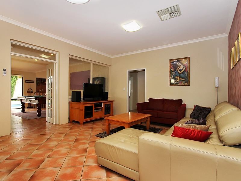 66 Peterborough Circle, North Lake WA 6163