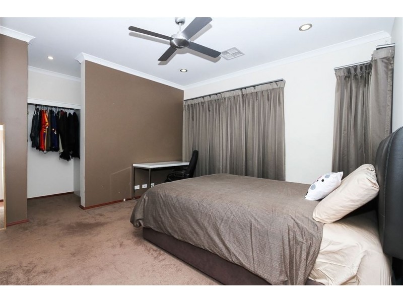 33 Baumea Turn, Hammond Park WA 6164