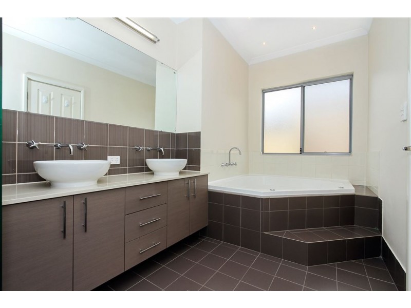 33 Baumea Turn, Hammond Park WA 6164