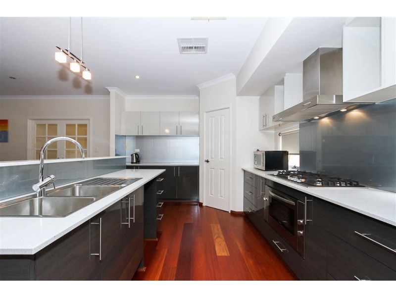 33 Baumea Turn, Hammond Park WA 6164