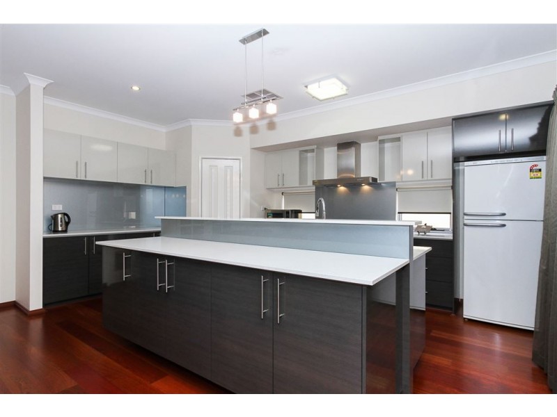 33 Baumea Turn, Hammond Park WA 6164