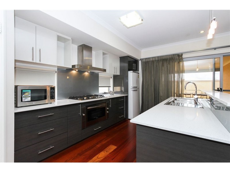 33 Baumea Turn, Hammond Park WA 6164