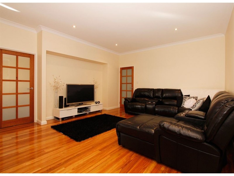 4 Warru Gardens, Success WA 6164