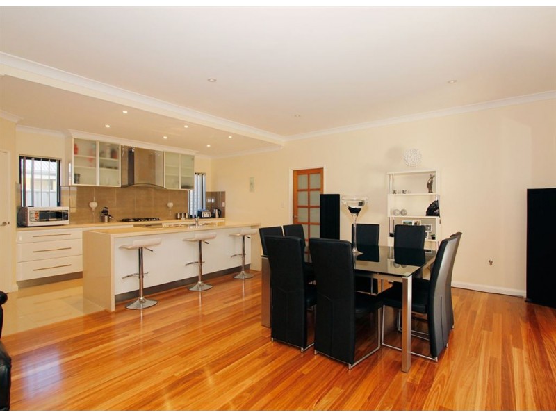 4 Warru Gardens, Success WA 6164