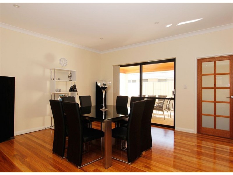 4 Warru Gardens, Success WA 6164