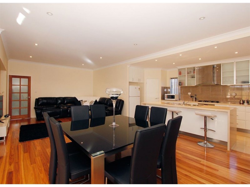 4 Warru Gardens, Success WA 6164