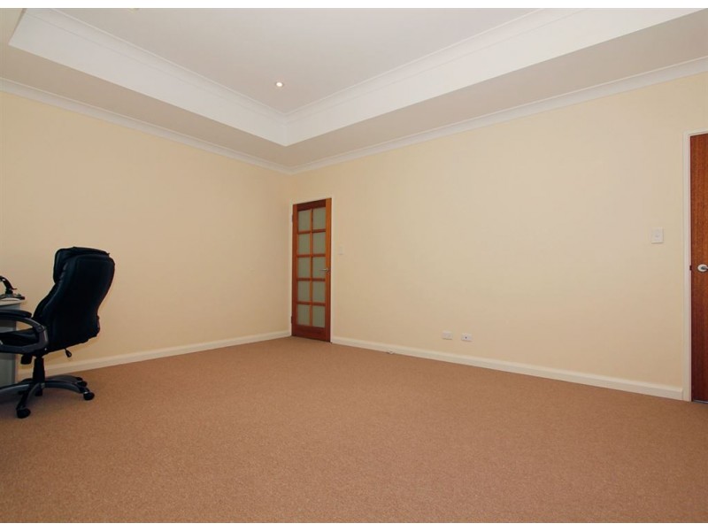 4 Warru Gardens, Success WA 6164