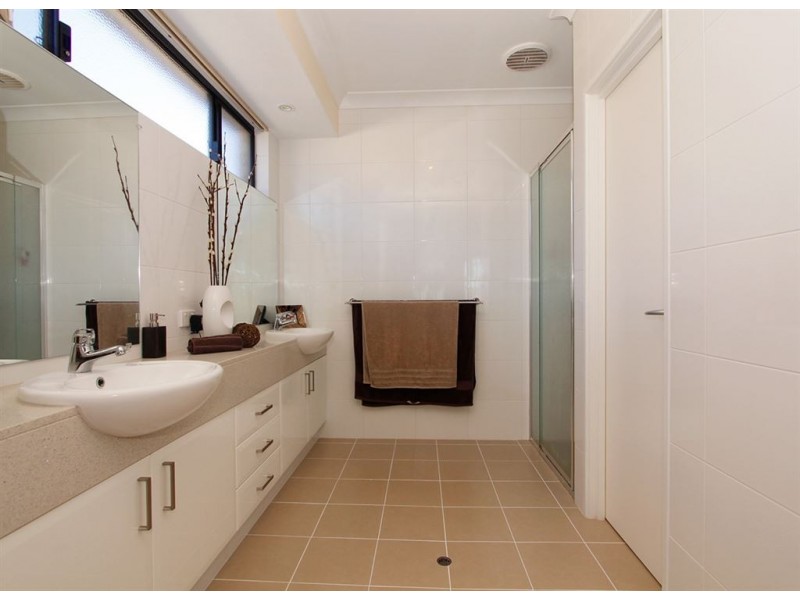 4 Warru Gardens, Success WA 6164