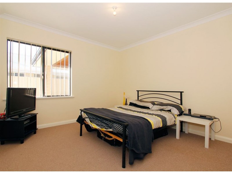 4 Warru Gardens, Success WA 6164