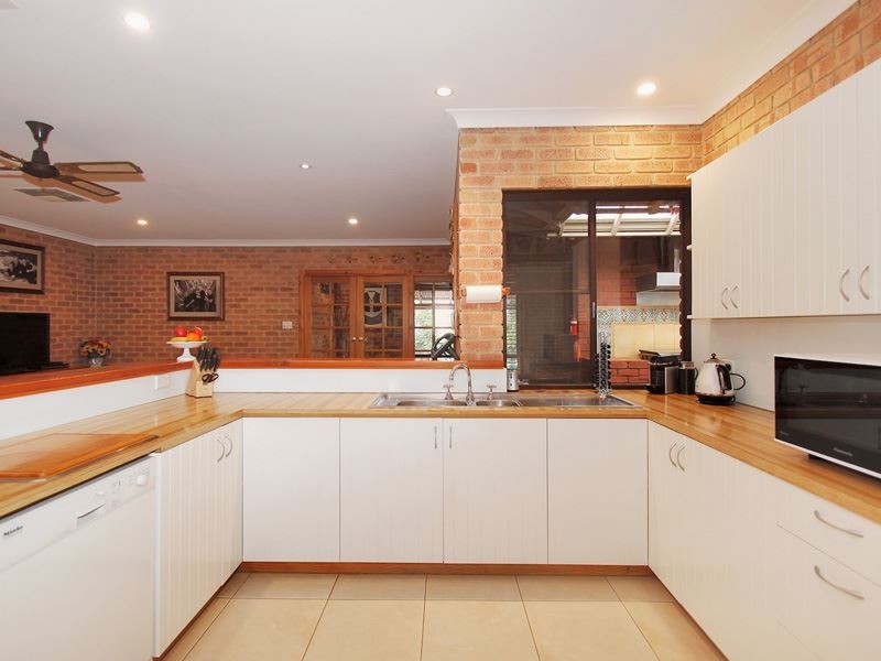 37 Sowden Drive, Samson WA 6163