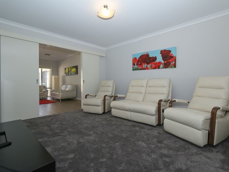 70 Macquarie Blvd, Hammond Park WA 6164