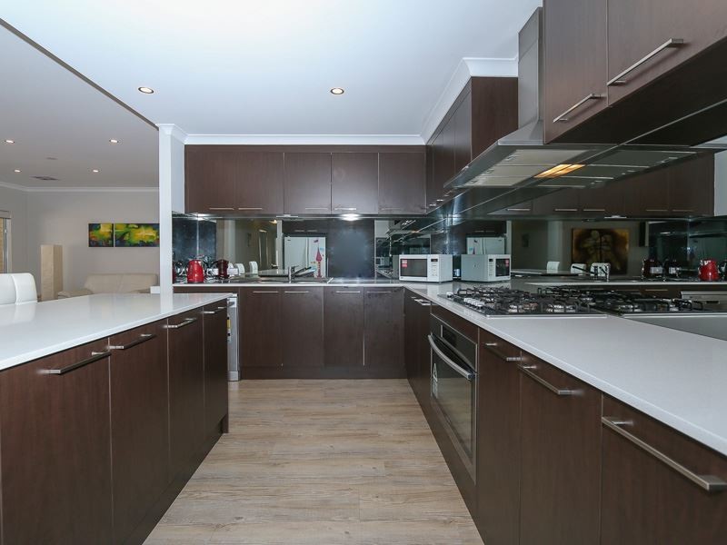 70 Macquarie Blvd, Hammond Park WA 6164