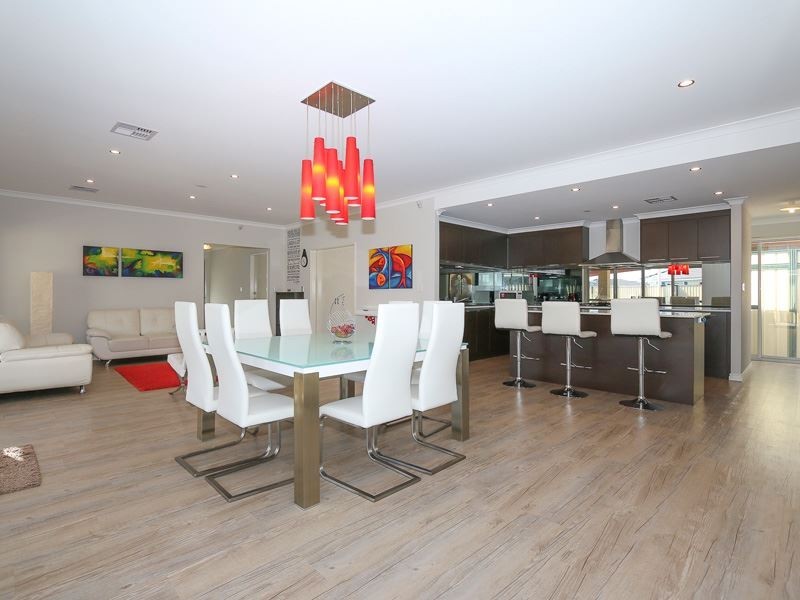 70 Macquarie Blvd, Hammond Park WA 6164