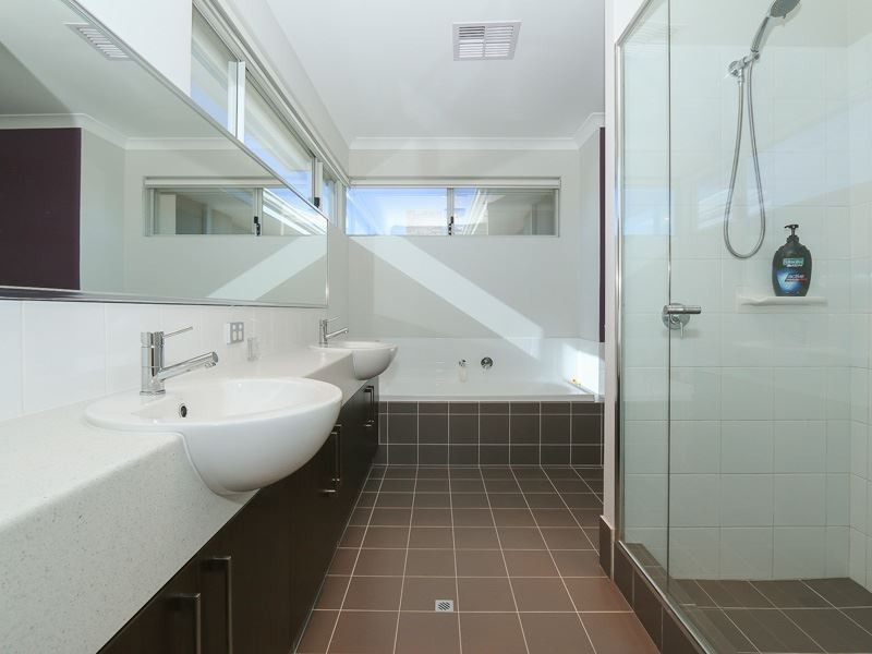 70 Macquarie Blvd, Hammond Park WA 6164