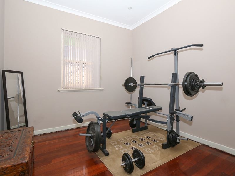 9 Hilory Street, Coolbellup WA 6163