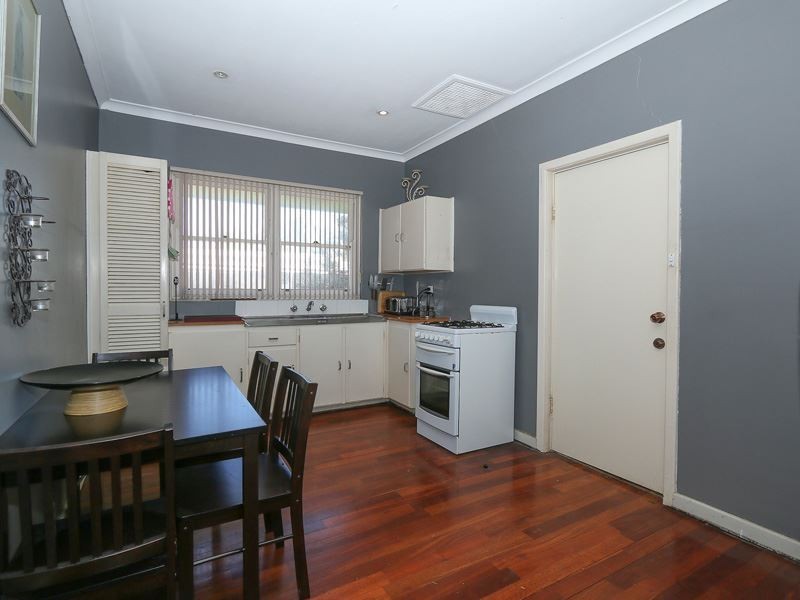 9 Hilory Street, Coolbellup WA 6163