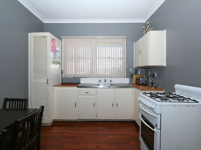 9 Hilory Street, Coolbellup WA 6163