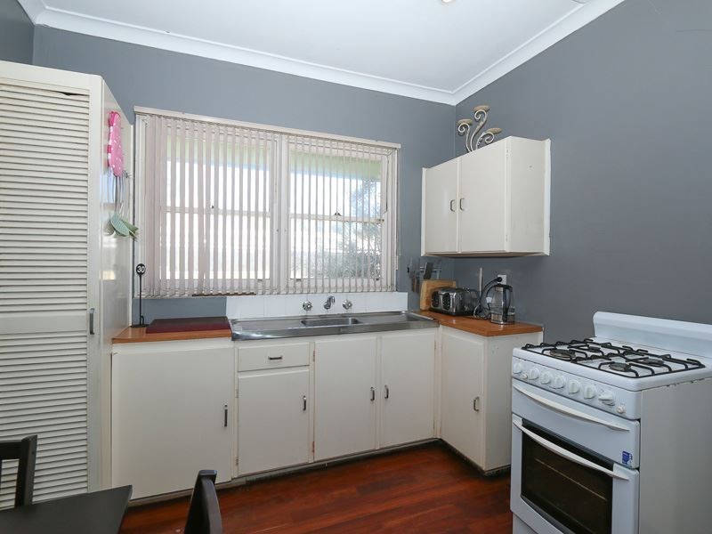 9 Hilory Street, Coolbellup WA 6163