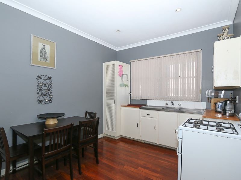 9 Hilory Street, Coolbellup WA 6163