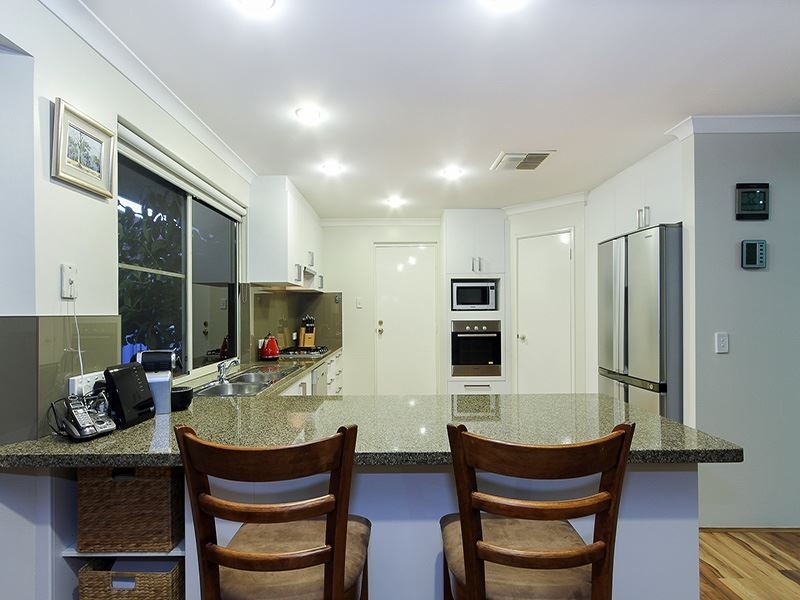 36 Lombe Gardens, Atwell WA 6164