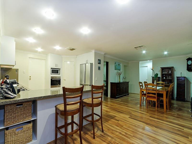 36 Lombe Gardens, Atwell WA 6164