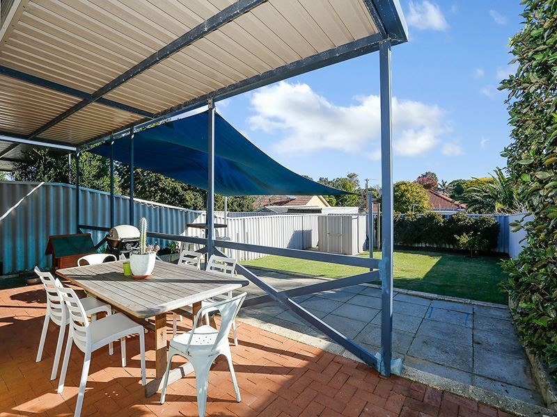 7B Hilory Street, Coolbellup WA 6163