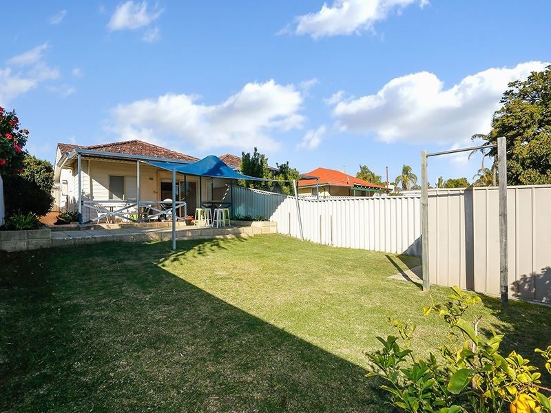 7B Hilory Street, Coolbellup WA 6163