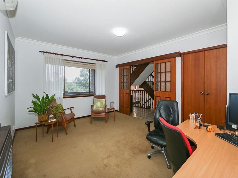 24 McCombe Avenue, Samson WA 6163