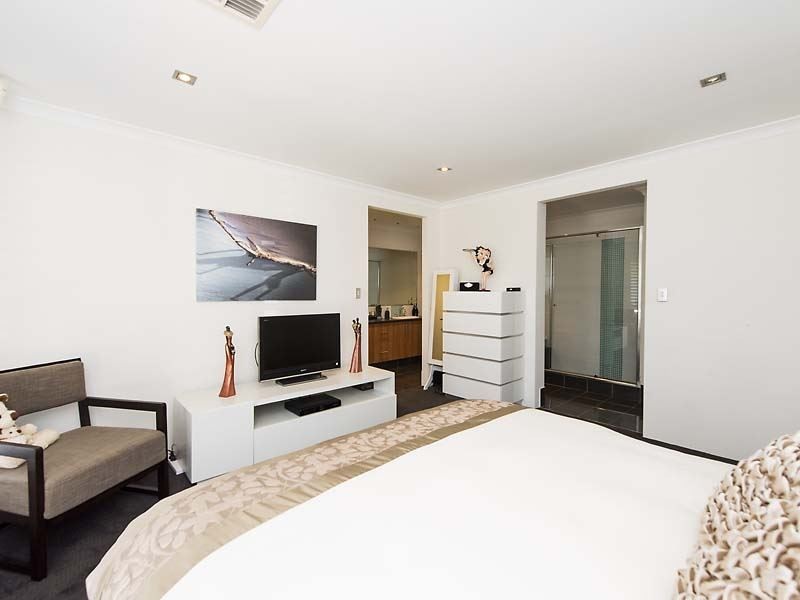 13 Barcoo Bend, Hammond Park WA 6164