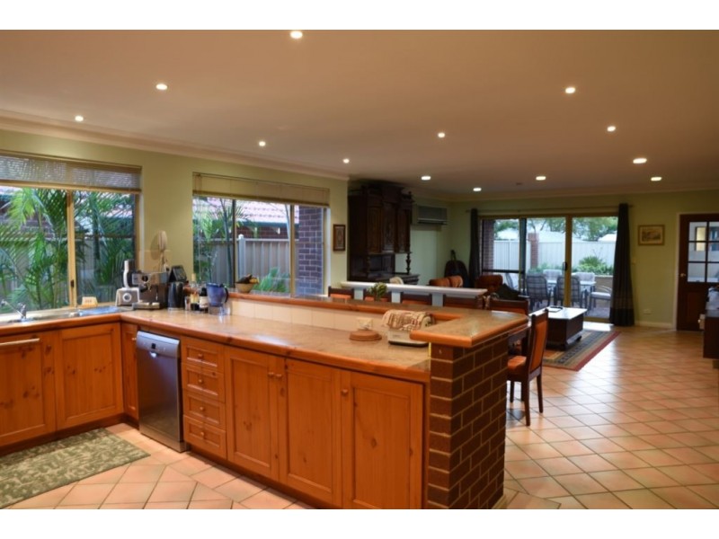 31 Ethelwyn Street, Hilton WA 6163