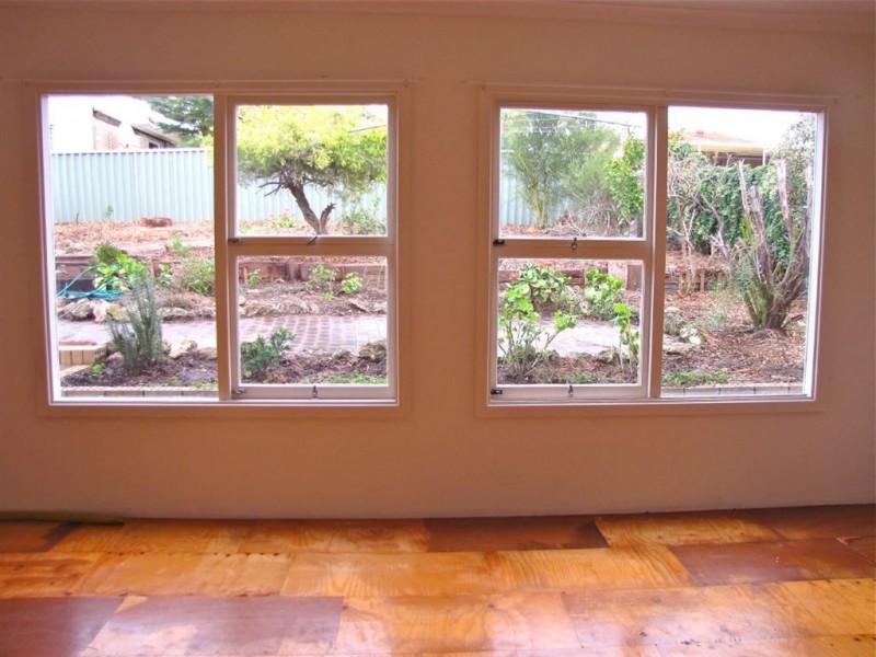 17 Capulet Street, Coolbellup WA 6163