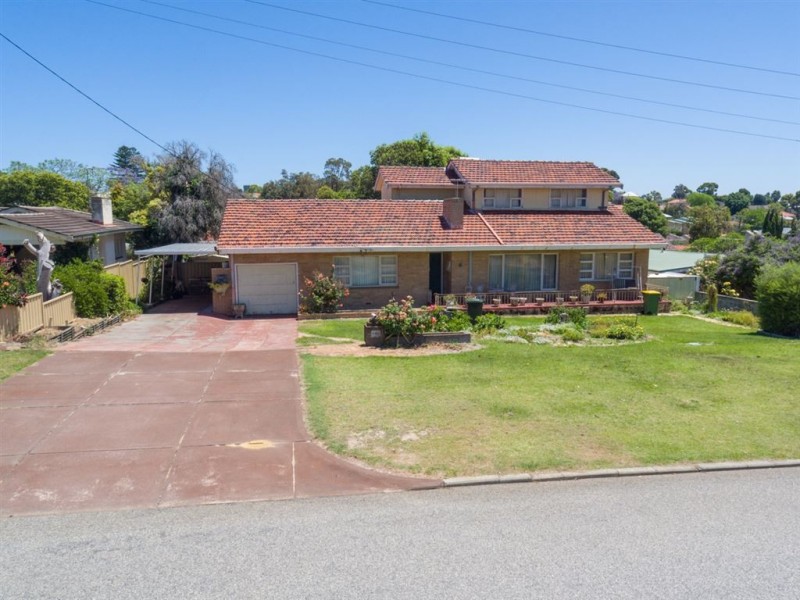 13 Challenger Place, Melville WA 6156