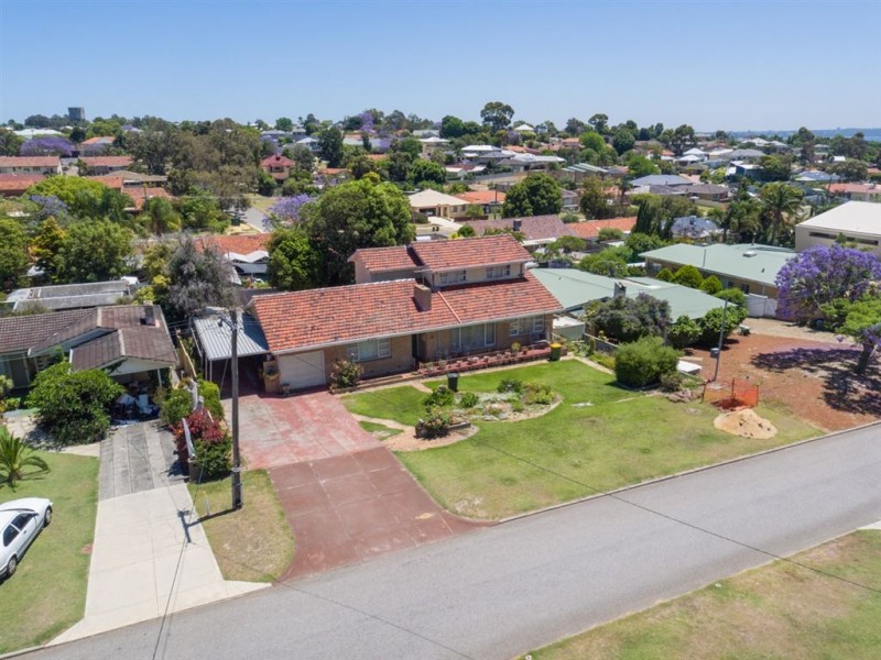 13 Challenger Place, Melville WA 6156