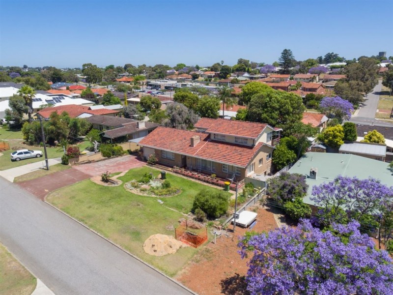 13 Challenger Place, Melville WA 6156