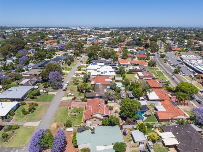 13 Challenger Place, Melville WA 6156