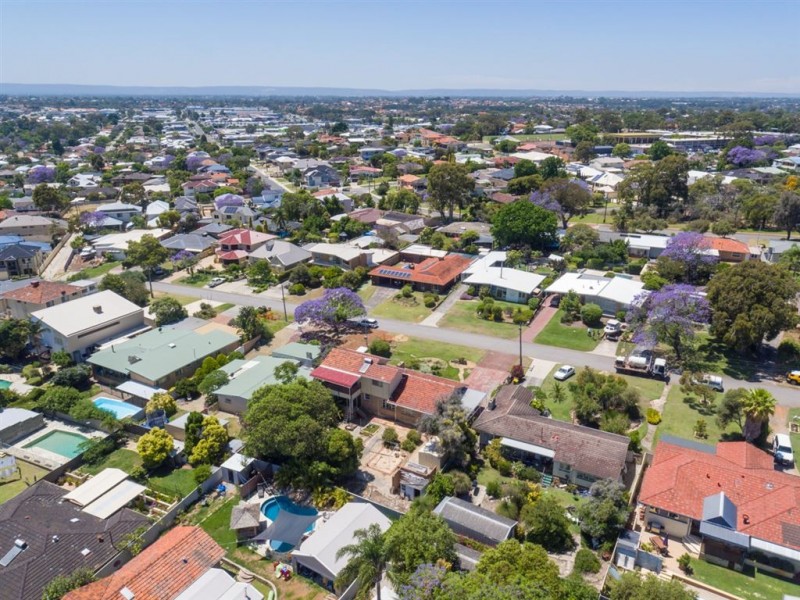 13 Challenger Place, Melville WA 6156