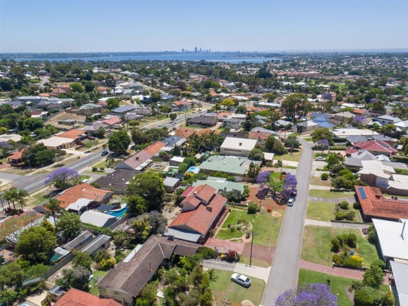 13 Challenger Place, Melville WA 6156