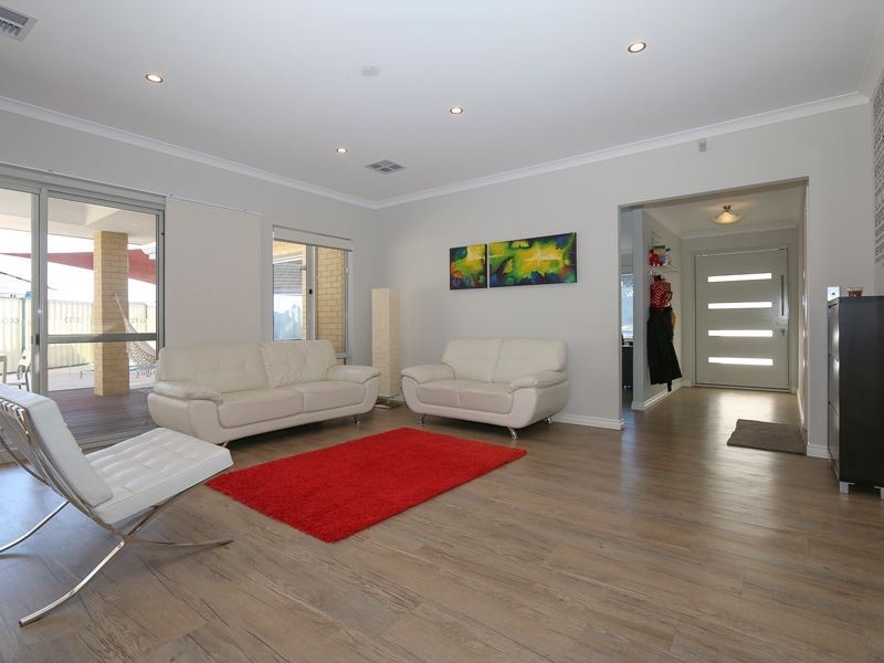 70 Macquarie Blvd, Hammond Park WA 6164