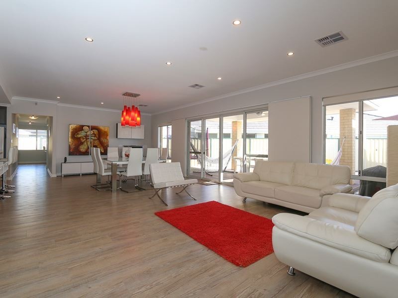 70 Macquarie Blvd, Hammond Park WA 6164