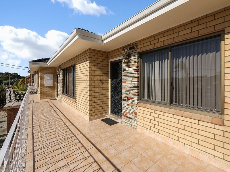 10 Deering Street, Beaconsfield WA 6162